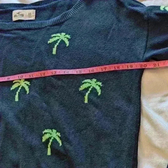 Hollister, Boat neck , Palm tree sweater, Navy and lime green, Size XS - Picture 5 of 12